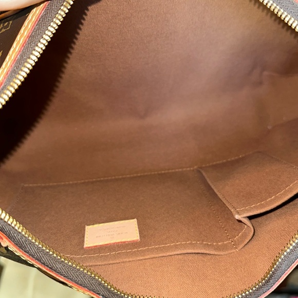 Louis Vuitton Thames GM hobo bag - Picture 9 of 17